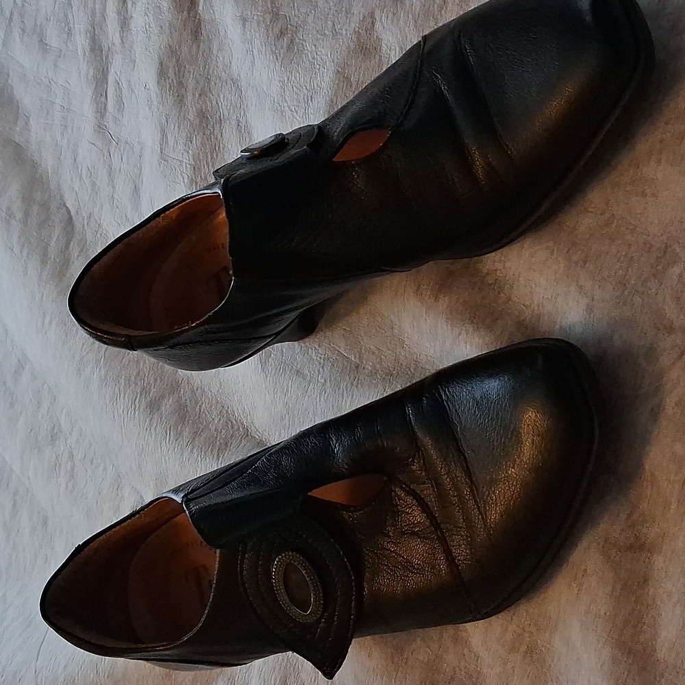 Think! Shoes size 38EU Black US Size 7.5